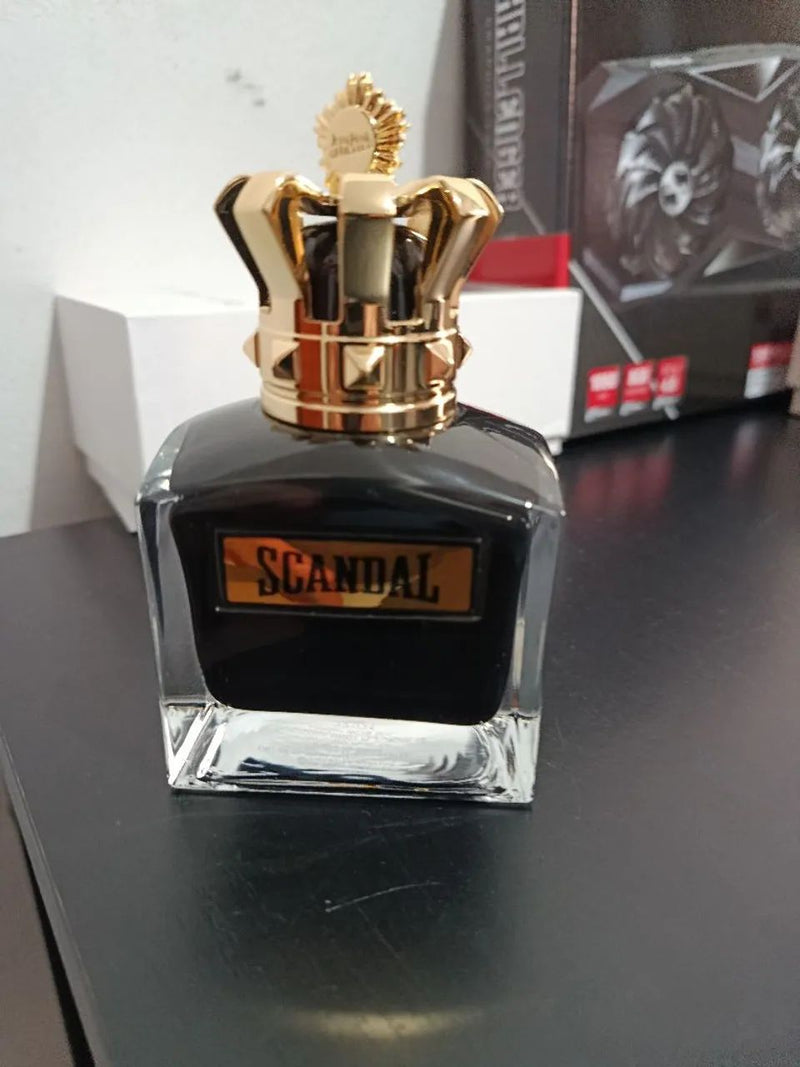 09 - 4 PERFUMES + 1 REGALO (Scandal+one million+vip black+bvulgari + perfumero)