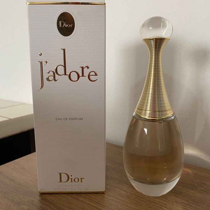 17 - 4 PERFUMES + 1 REGALOS (Good girl + 212 Vip Rose +Olympea + Jadore + perfumero)