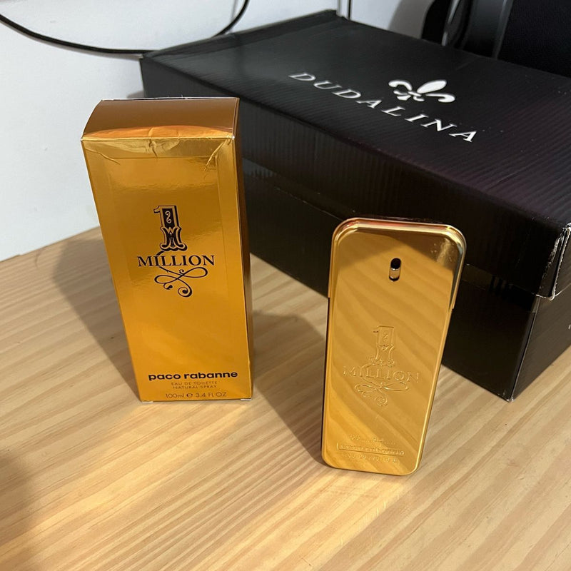 09 - 4 PERFUMES + 1 REGALO (Scandal+one million+vip black+bvulgari + perfumero)