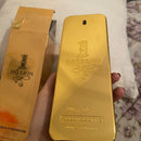 09 - 4 PERFUMES + 1 REGALO (Scandal+one million+vip black+bvulgari + perfumero)