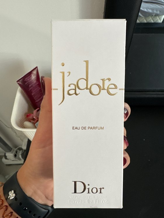 16- 4 PERFUMES + 1 REGALO (Yara+212 vip rose+jadore+lady million + perfumero)