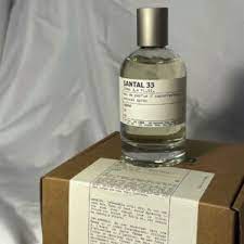 04 - 5 PERFUMES + 1 REGALO (Invictus Black + Invictus + santal33 + vip black + bleu + perfumero)